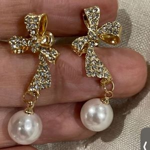 Rhinestone Bow Design Earrings